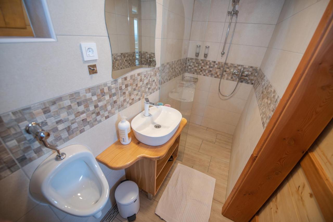 Holiday Home Ernest Zelezni With Hot Tub Ivancna Gorica 外观 照片
